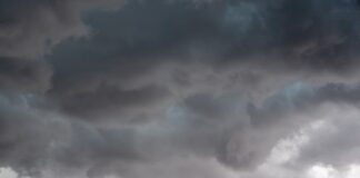 Czy samoloty latają podczas burzy?