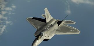 Co lepsze F-22 czy F-35?